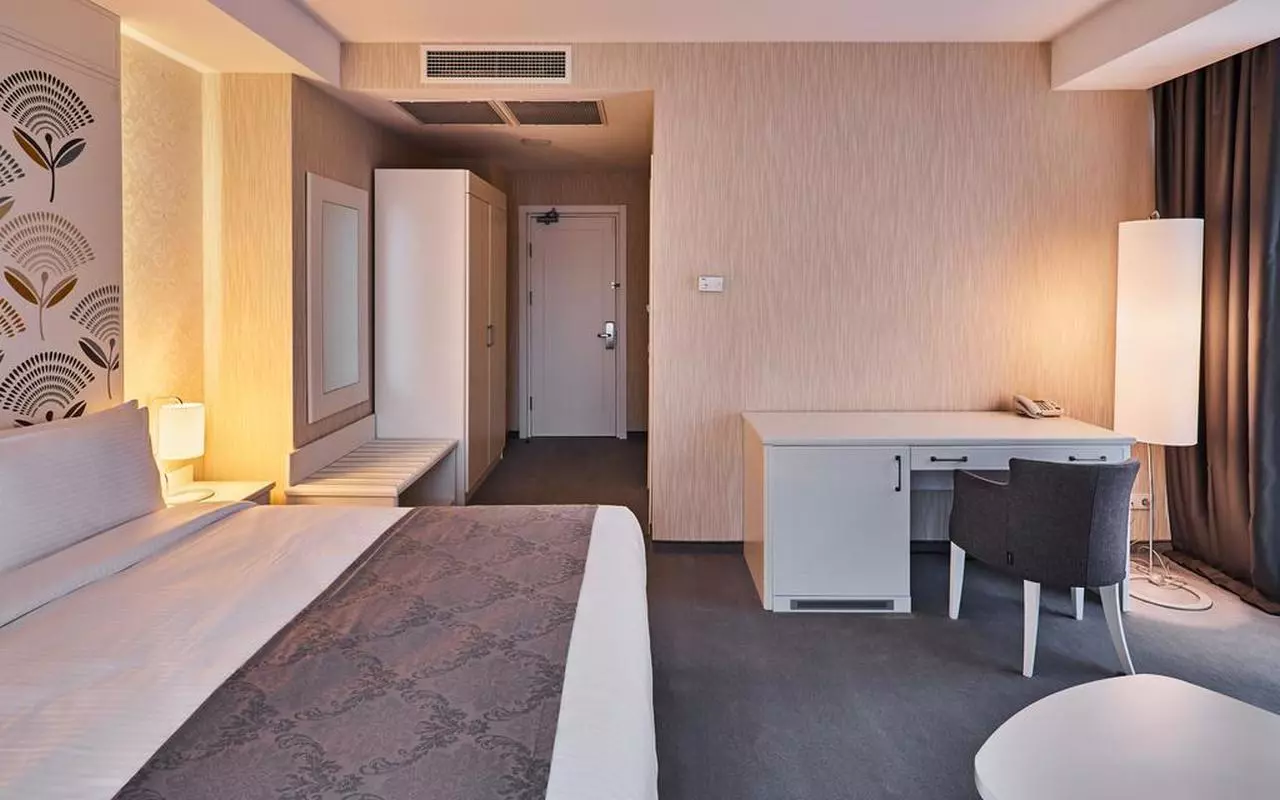 GALLERYPLACE_SHABAVIZ (9).jpg